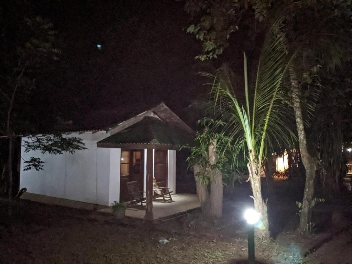 Silent Cabana And Restaurant Marakolliya, Tangalle Exteriör bild