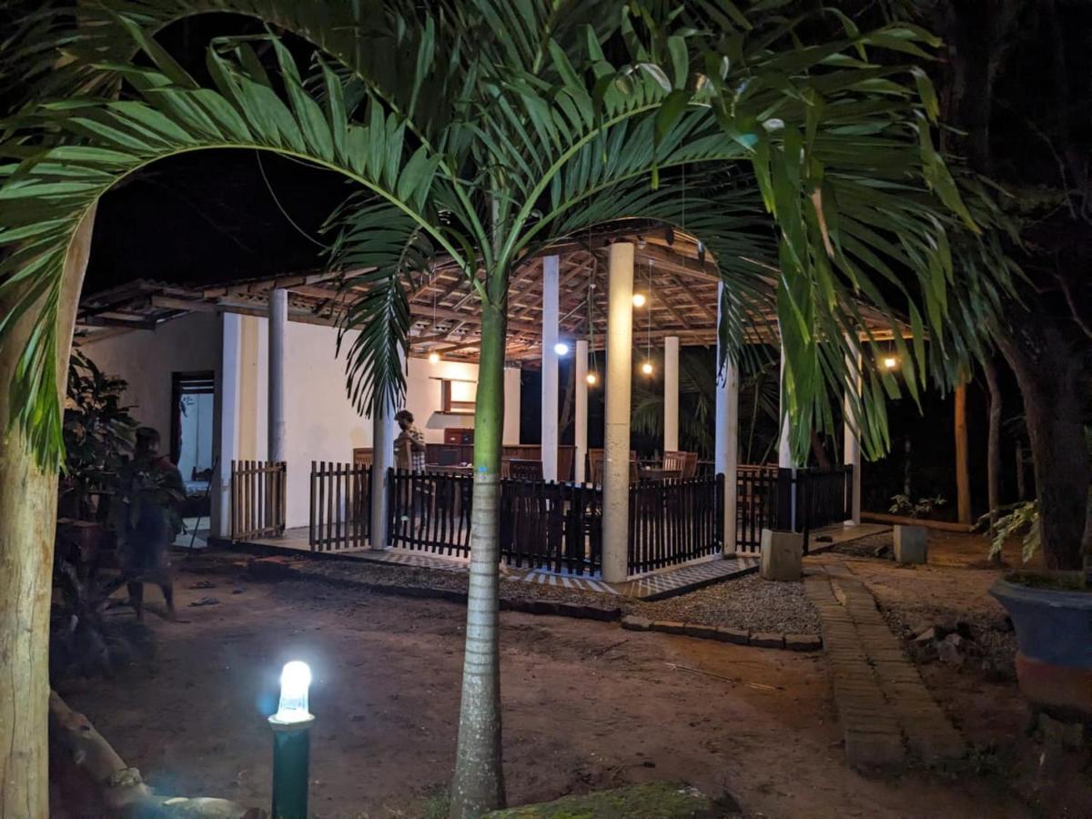 Silent Cabana And Restaurant Marakolliya, Tangalle Exteriör bild