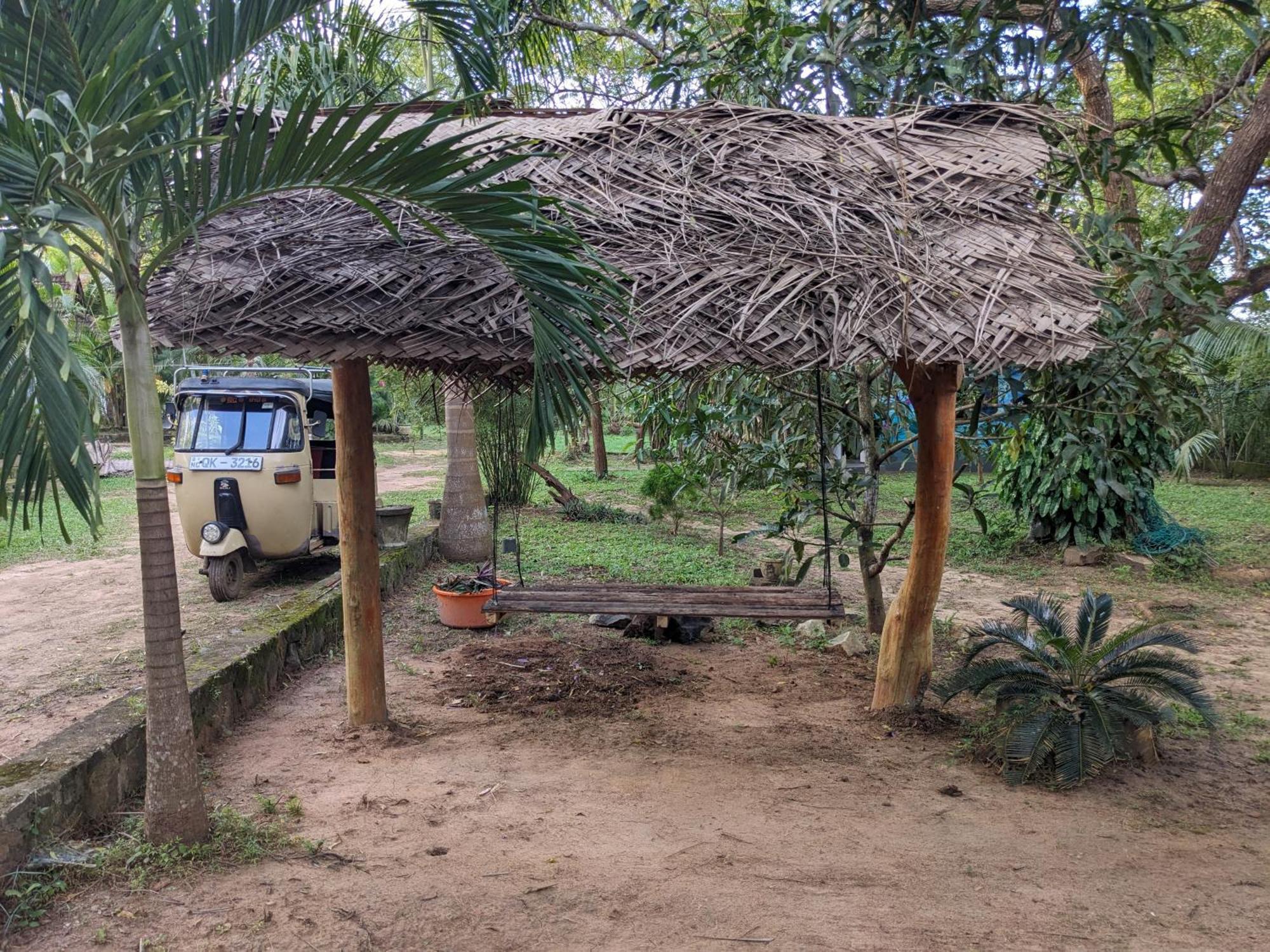 Silent Cabana And Restaurant Marakolliya, Tangalle Exteriör bild