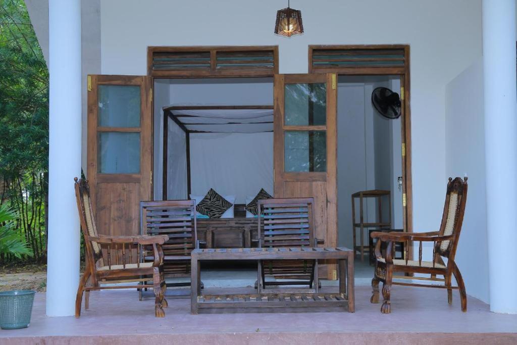 Silent Cabana And Restaurant Marakolliya, Tangalle Exteriör bild